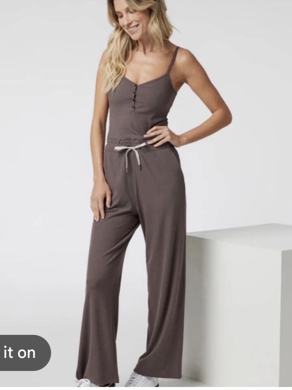 👗Vuori Pose Henley Brown Spaghetti-Strap jumpsuit